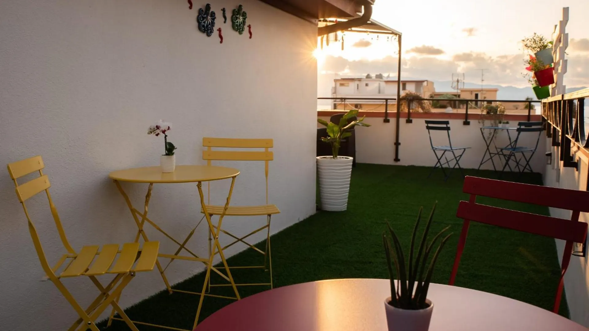 *** Nocleg ze śniadaniem B&B Fuori Squadro - In Centro Con Terrazza Relax Vista Mare Reggio di Calabria Włochy