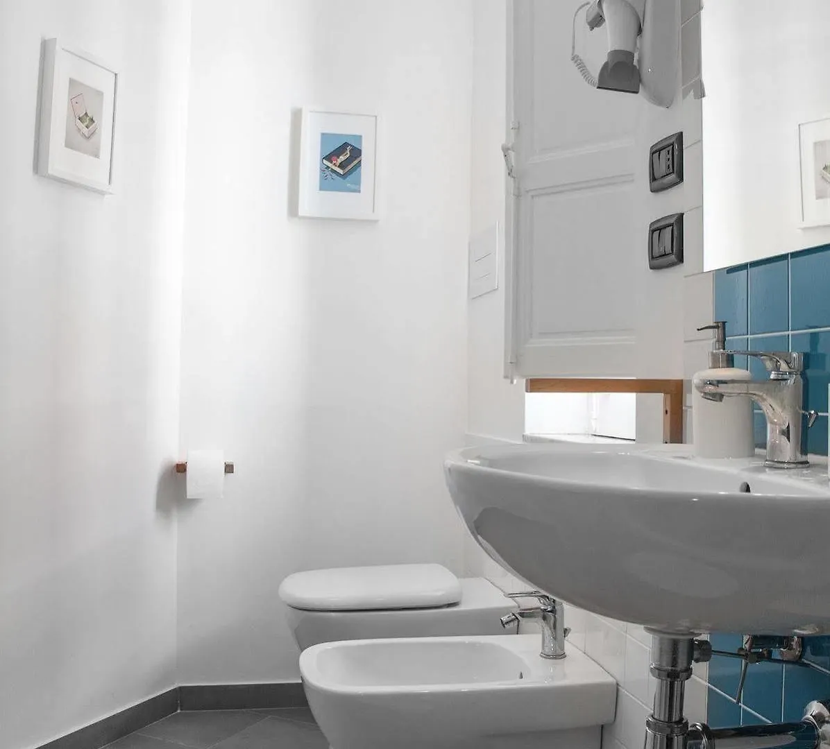 *** Nocleg ze śniadaniem B&B Fuori Squadro - In Centro Con Terrazza Relax Vista Mare Reggio di Calabria Włochy