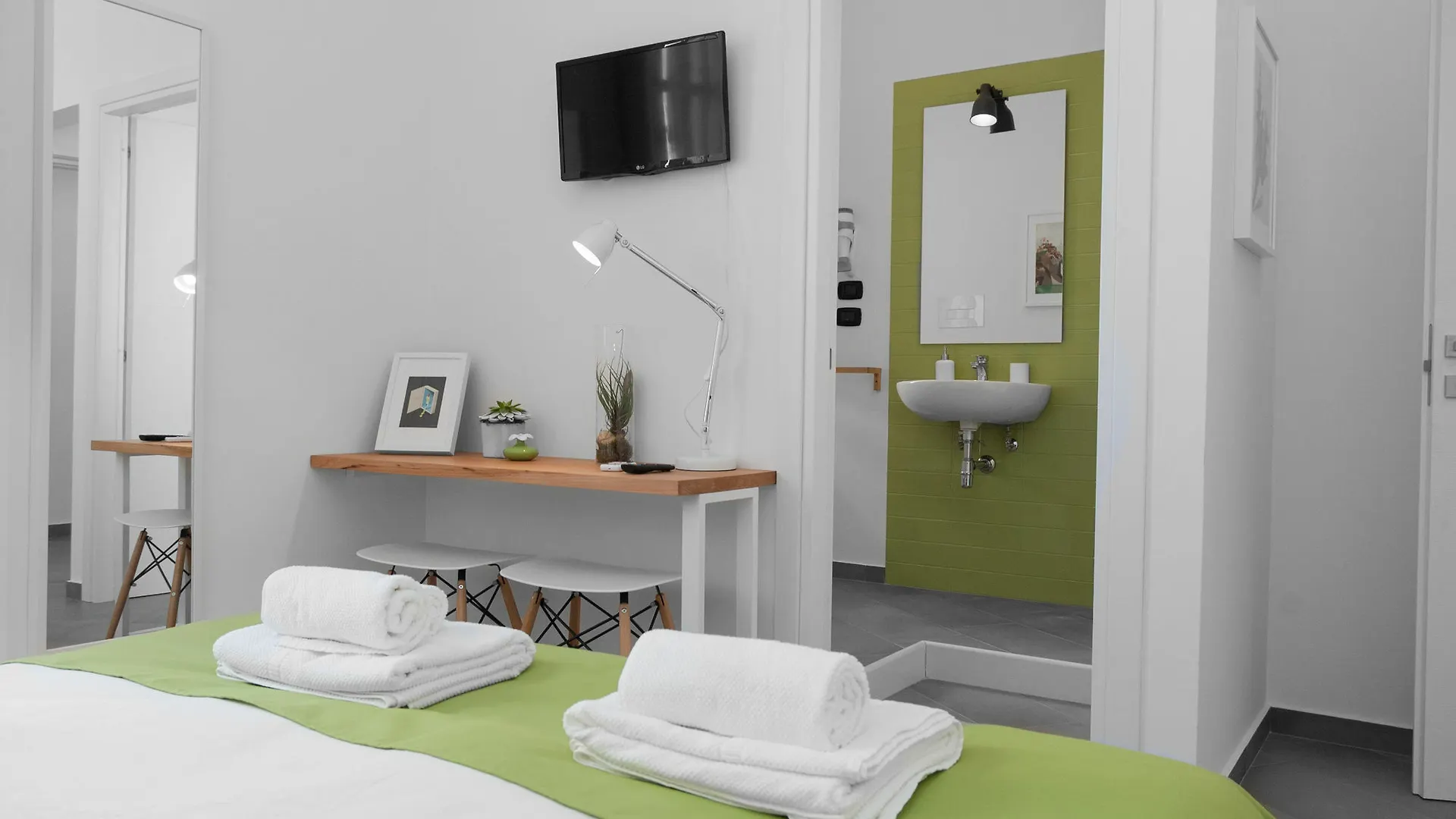 *** Nocleg ze śniadaniem B&B Fuori Squadro - In Centro Con Terrazza Relax Vista Mare Reggio di Calabria Włochy