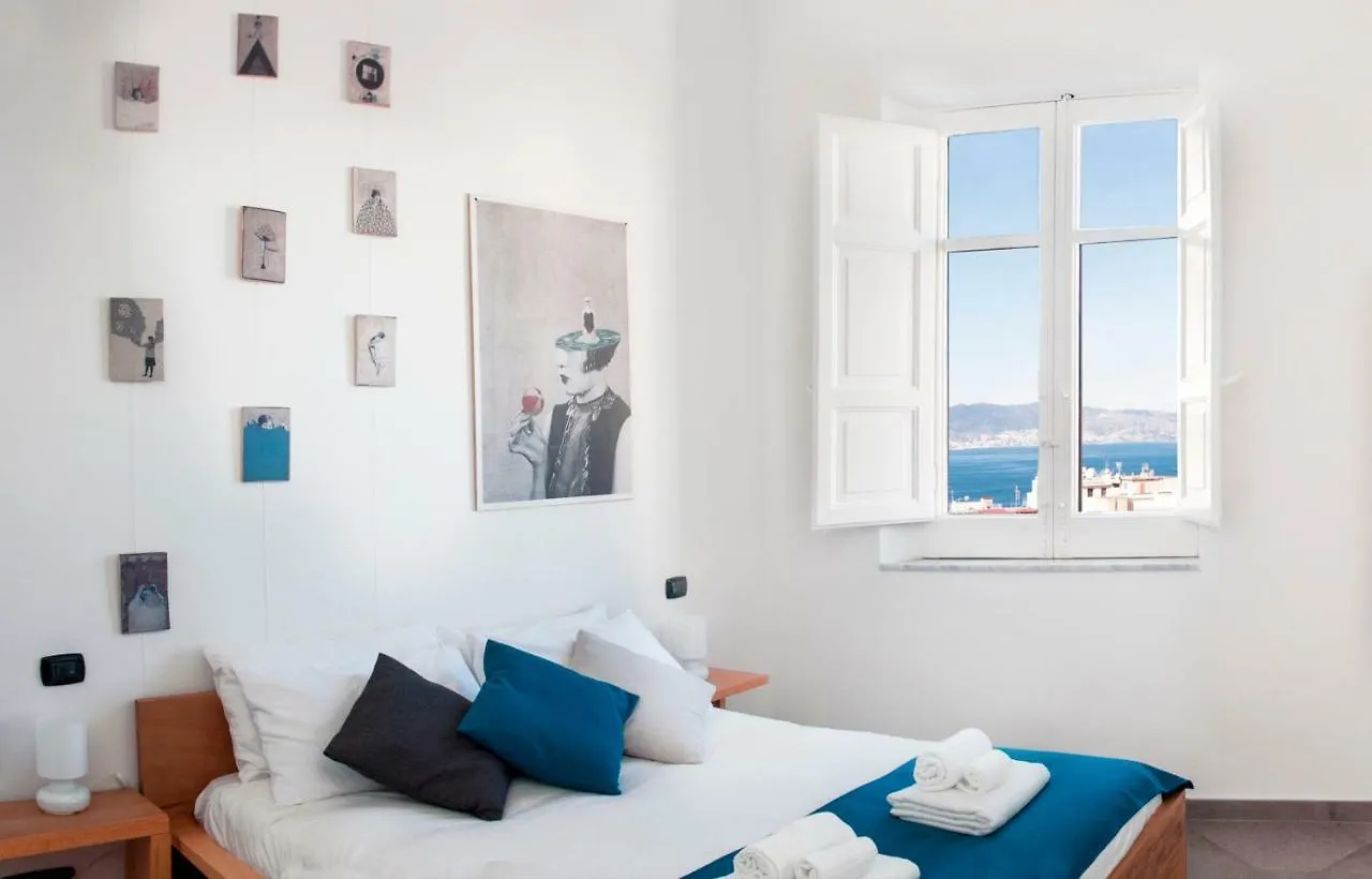 *** Nocleg ze śniadaniem B&B Fuori Squadro - In Centro Con Terrazza Relax Vista Mare Reggio di Calabria Włochy